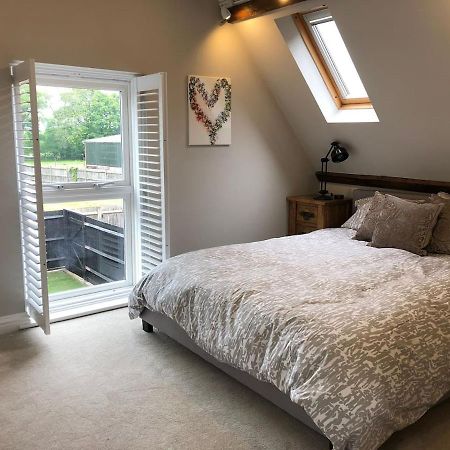 The Barn House Apartment Cranleigh Exterior photo