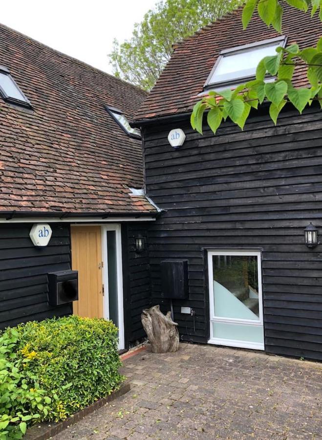 The Barn House Apartment Cranleigh Exterior photo